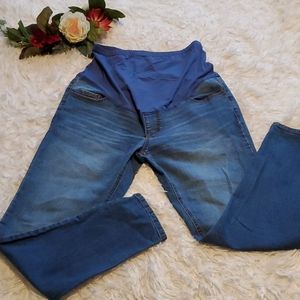 NWOT!! Maternity Jeans 👖